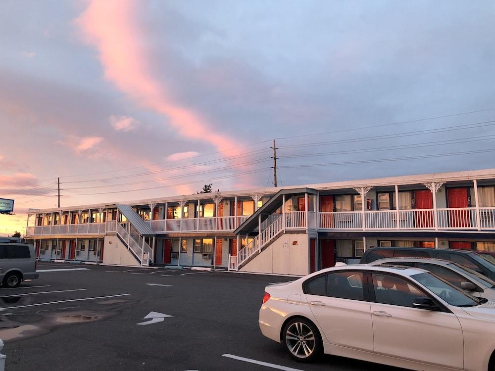 New Sea Breeze Motel Pleasantville Exterior photo