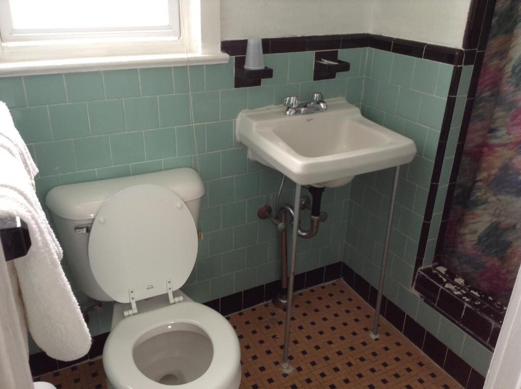 New Sea Breeze Motel Pleasantville Room photo